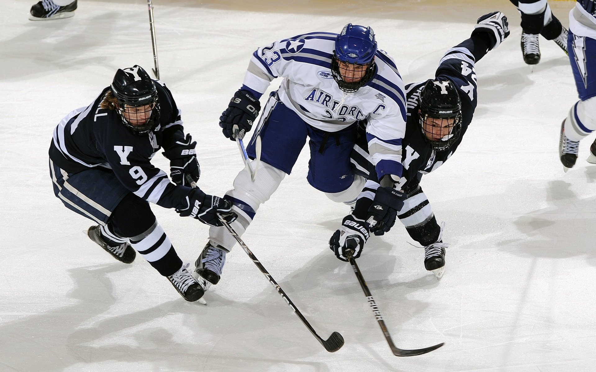 开云·Kaiyun网页版-“中超联赛裁判员培训全面升级，裁判水平不断提高”，2021中超裁判员